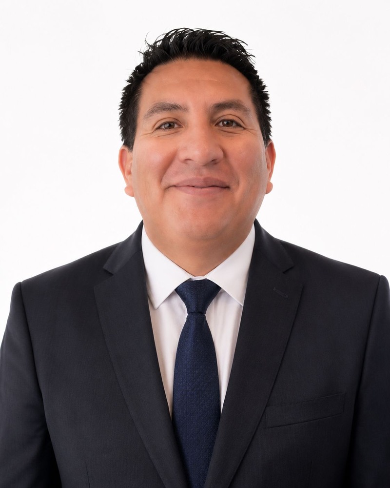 Miljanik Tapia Saravia, Associate, C.R. & F. Rojas Abogados