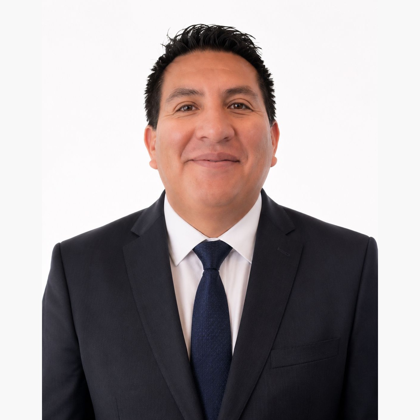 Miljanik Tapia Saravia, Associate, C.R. & F. Rojas Abogados